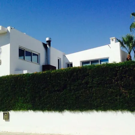 Villa La Superba, 3 Bedroom Villa With Pool Larnaca